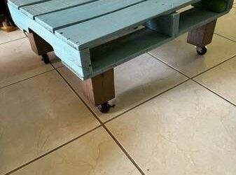 Pallet coffee table with casters (Countrywalk)