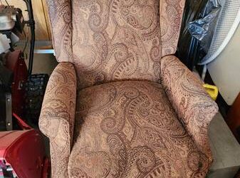 RECLINER CHAIR (MIDDLE VILLAGE)