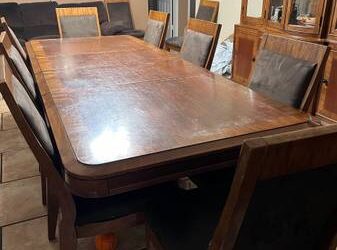 Dinning table and chairs (Orlando)