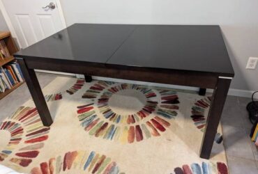 Dining room table (Aberdeen)